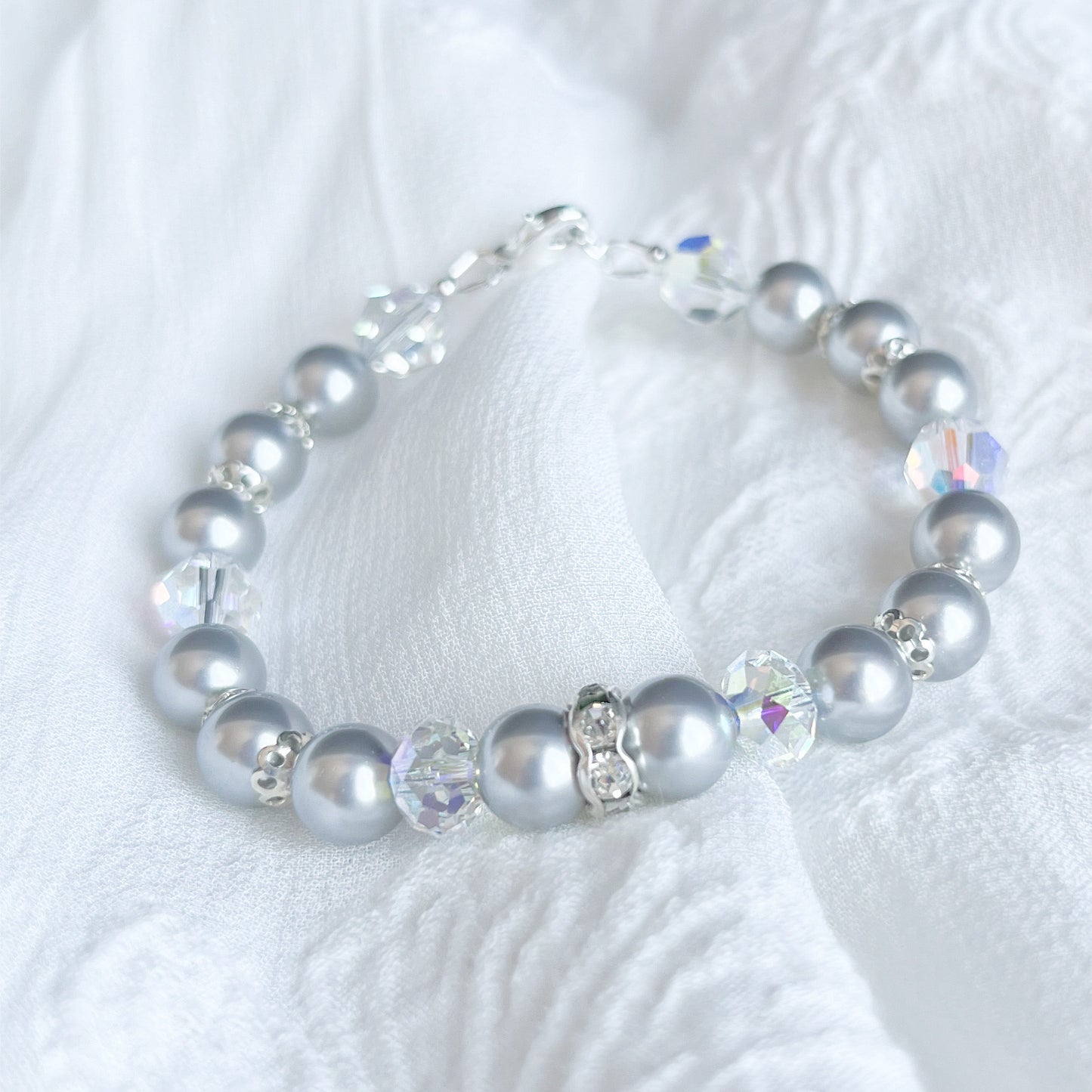 The Amélie Bracelet - Hand-Strung Crystal Pearl Bracelet - Light Grey